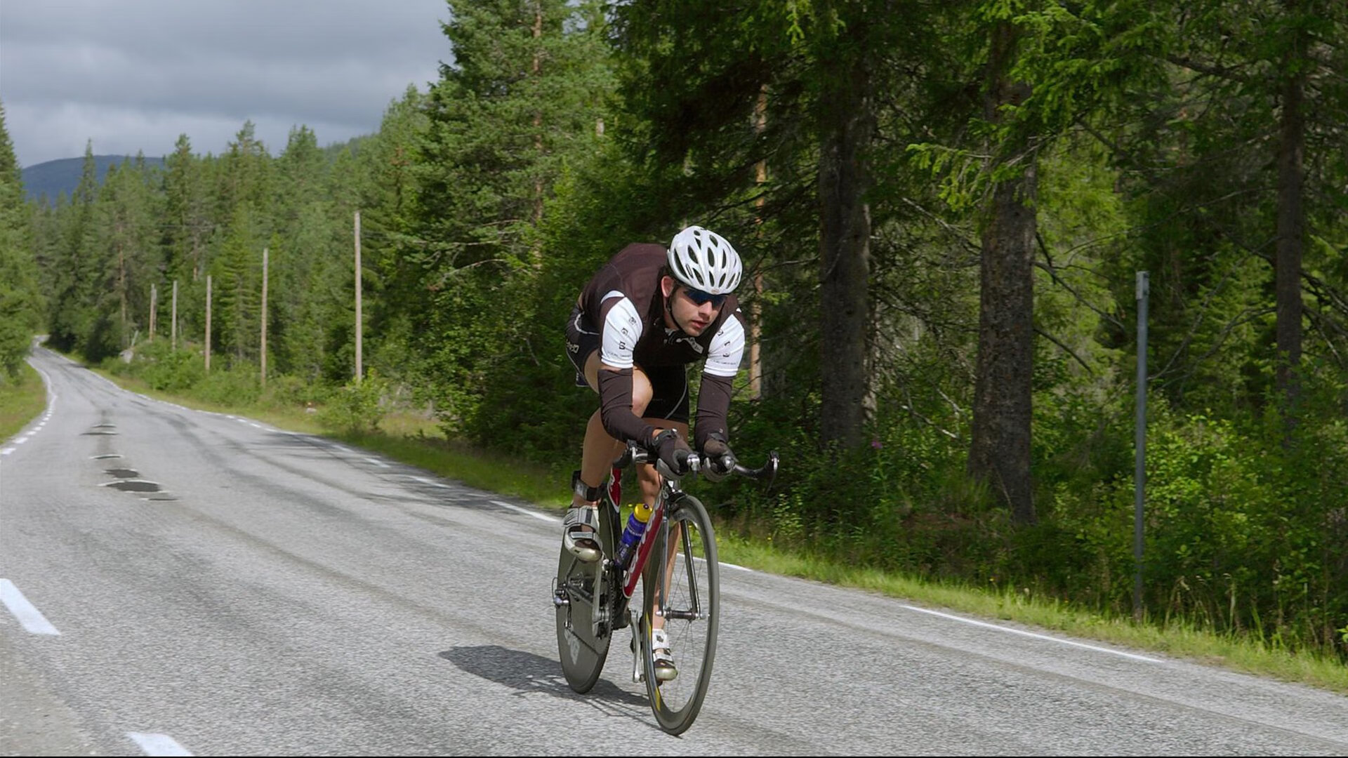 厄德高存在感拉满,当北欧海盗遭遇中北美黑马,一场跨越维度的足球对话
