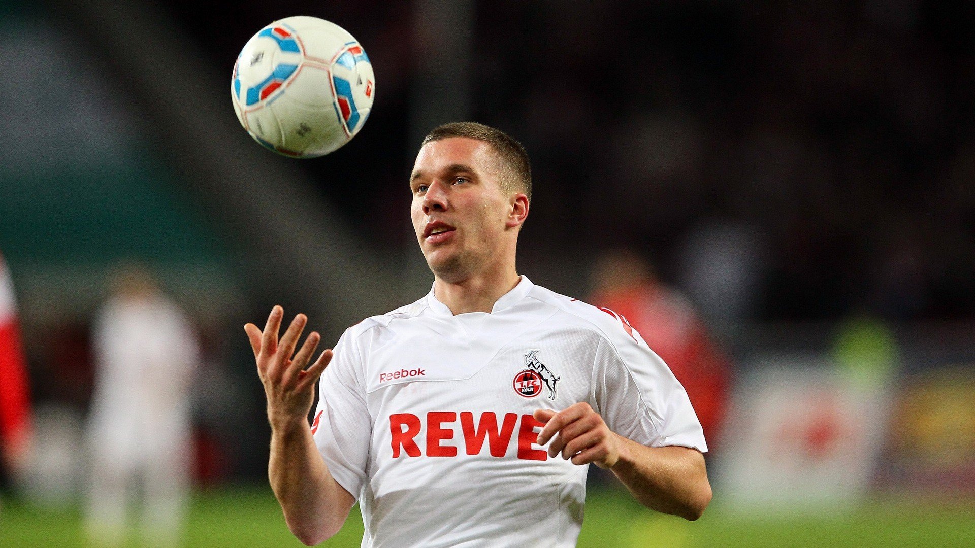 世界杯之夜，利拉德惊艳四座，从篮球场到绿茵场的跨界传奇